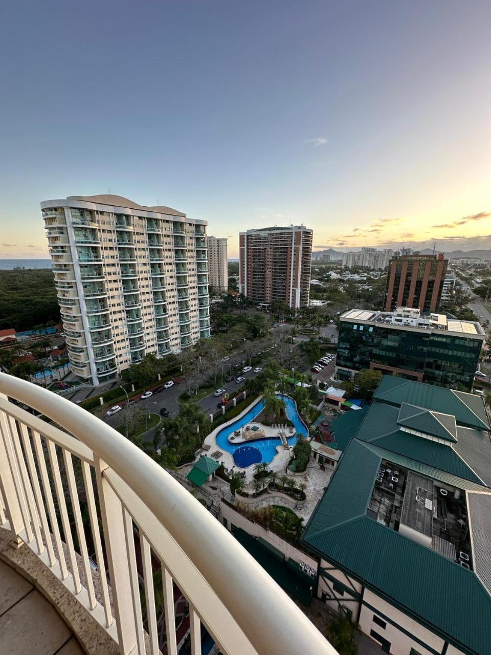 Flat Com Vista Panoramica -15- Na Barra Da Tijuca - Estacionamento Gratuito - Frigobar - Ar Condicionado - Piscina - Academia - Balsa Para Praia Gratis - Varanda - Vista Parcial Mar E Lagoa Rio de Janeiro Exterior foto